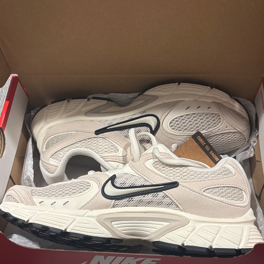 WOMEN'S NIKE V5 RNR SUEDE RUNNING SHOES